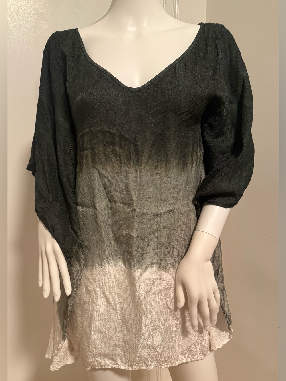 Indah Women’s Ombre V-Neck Tunic Dress - Black to White S